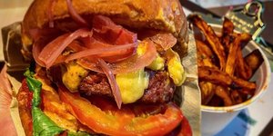 Πού τσικνίζουν οι vegan; 4 μαγαζιά στην Αθήνα για μπιφτέκια, μπέργκερ και vegan σουβλάκια