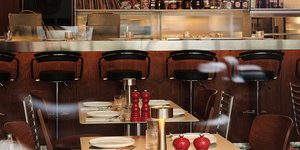 τραπέζια μπαρ εστιατόριο Βουλκανιζατέρ Κουκάκι