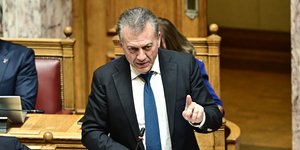 Ο Γιάννης Βρούτσης στη Βουλή