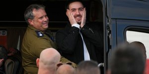 O Omer Shem Tov, που απελευθερώθηκε σήμερα από τη Χαμάς