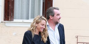 Η Χρυσή Βαρδινογιάννη συνδυάζει casual στιλ με luxury τσάντα στην πρόβα γάμου με τον Νικόλαο ντε Γκρες