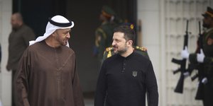 Ο Βολόντιμιρ Ζελένσκι με τον πρόεδρο των ΗΑΕ