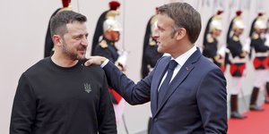 Οι πρόεδροι της Γαλλίας και της Ουκρανίας, Εμανουέλ Μακρόν και Βολοντίμιρ Ζελένσκι