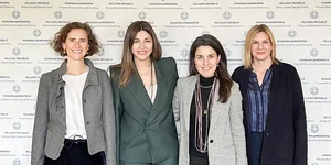 Alessandra Delfini, Country Managing Director, L'Oréal Hellas  Σοφία Ζαχαράκη, Υπουργός Κοινωνικής Συνοχής και Οικογένειας  Ιωάννα Λυτρίβη, Υφυπουργός Παιδείας, Θρησκευμάτων και Αθλητισμού  Μαρία Κοράλη, General Manager L'Oréal Professional Products