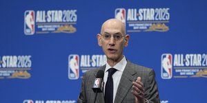 Ο κομισσάριος του NBA, Ανταμ Σίλβερ