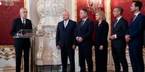 Στιγμιότυπο από την ορκωμοσία της νέας κυβέρνησης της Αυστρίας