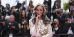 Ποιες τροφές καθυστερούν την εμφάνιση των γκρίζων μαλλιών