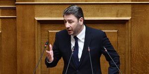 Ανδρουλάκης από Βουλή: Η αλαζονεία της κυβέρνησης οδήγησε τον λαό στις συγκεντρώσεις για τα Τέμπη