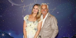 Ανίτα Μπραντ και Χάρης Κωστόπουλος