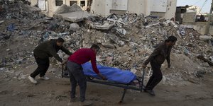 Το Ισραήλ σφυροκοπά τη Γάζα