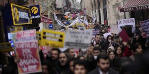 Διαδηλώσεις στην Τουρκία για την σύλληψη και προφυλάκιση του Εκρέμ Ιμάμογλου