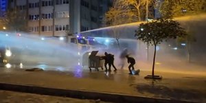 Επεισόδια στην Κωνσταντινούπολη έξω από το Δικαστικό Μέγαρο στο οποίο δίνει κατάθεση ο Εκρέμ Ιμάμογλου