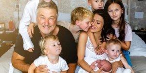 Ο Άλεκ Μπάλντουιν με τη σύζυγο και τα επτά παιδιά τους