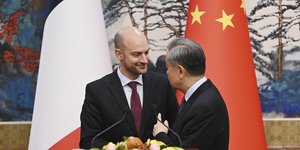 Ο Γάλλος ΥΠΕΞ, Ζαν-Νοέλ Μπαρό συναντά τον Κινέζο ομόλογό του Ουάνγκ Γι