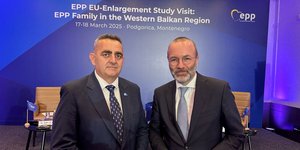 Ο Φρέντης Μπελέρης με τον Μάνφρεντ Βέμπερ στο Μαυροβούνιο