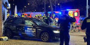 Αυτοκίνητο έπεσε πάνω σε πλήθος στο Βερολίνο