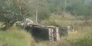 Σύγκρουση επιβατικού βαν με νταλίκα στη Βραζιλία