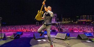 Ο Μπρους Σπρίνγκστιν πλησιάζει τα 80 του χρόνια αλλά δεν λέει να το βάλει κάτω / WIKIPEDIA