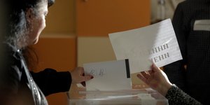 Ανατροπές στη Βουλγαρία: Χάνουν τις έδρες τους 16 βουλευτές, μπαίνει στη Βουλή το αντισυστημικό κόμμα «Μεγαλείο»