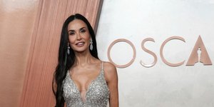 Η Ντέμι Μουρ με λαμπερή εμφάνιση στα Όσκαρ