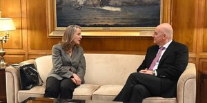 O Νίκος Δένδιας με την Μαρία Ολσον