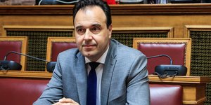 Ο Δημήτρης Παπαστεργίου στη Βουλή