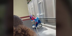 Παράτησαν το μωρό στο καρότσι και μπήκαν σε ατραξιόν της Disneyland 