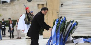 Χάρης Δούκας καταθέτει στεφάνι