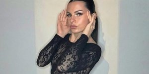 Η Έλενα Μαράγκα, δασκάλα καθολικού σχολείου και μοντέλο του OnlyFans