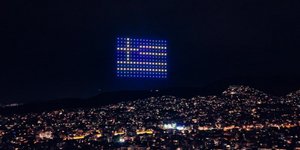 Φαντασμαγορικό νυχτερινό σόου με drone στο Δήμο Βάρης Βούλας Βουλιαγμένης, με αφορμή την εθνική επέτειο