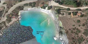 Ορθοφωτογραφία της περιοχής του λιμένα με υποδεικνυόμενη τη θέση ανασκαφής