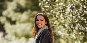 Η Εριέττα Κούρκουλου στο βουνό με το μωρό της 