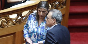 Ο Σωκράτης Φάμελλος και η Ζωή Κωνσταντοπούλου στη Βουλή