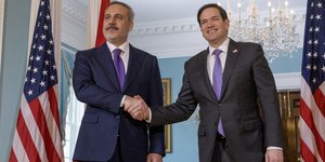Συνάντηση Χακάν Φιντάν (αριστερά) με Μαρκ Ρούμπιο (δεξιά)