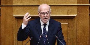 Ο Γιώργος Φλωρίδης στο βήμα της Βουλής