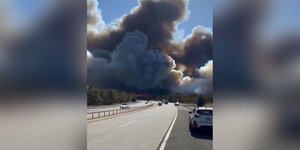 ΗΠΑ: Μεγάλη φωτιά στο Λονγκ Άιλαντ της Νέας Υόρκης -Εκκενώσεις περιοχών και κλείσιμο δρόμων [βίντεο]