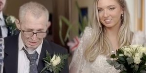 Νύφη οργάνωσε τον γάμο της σε λιγότερο από 24 ώρες για να παραβρεθεί ο ετοιμοθάνατος πατέρας της