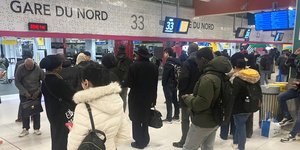Αναμονή επιβατών στον σταθμό Gare du Nord στο Παρίσι