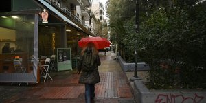 Γυναίκα με ομπρέλα