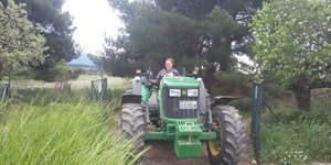 γυναικα σε τρακτερ