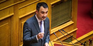 Ο Αλέξης Χαρίτσης στη Βουλή