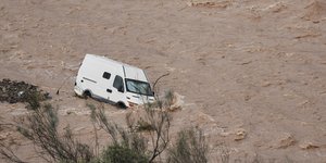Όχημα παρασύρεται από χείμαρρο στην Ανδαλουσία