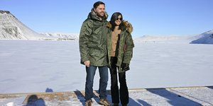 Ο αντιπρόεδρος των ΗΠΑ, Τζέι Ντι Βανς και η σύζυγός του Ούσα κατά την επίσκεψή τους στη Γροιλανδία στις 28/03/2025