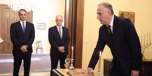 Ορκίστηκε υφυπουργός Ανάπτυξης ο Σταύρος Καλαφάτης ενώπιον του Πρωθυπουργού και του ΠτΔ