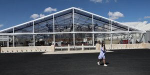 Κατασκευή στην είσοδο του Παναθηναϊκού Σταδίου