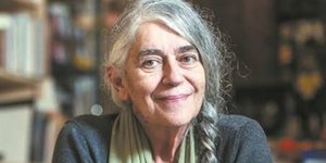 Η συγγραφέας Ιωάννα Καρυστιάνη 