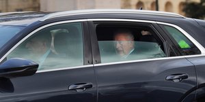 Η πρώτη εμφάνιση του Καρόλου μετά την εισαγωγή στο νοσοκομείο 