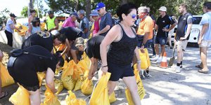 Σπάνιος κυκλώνας απειλεί εκατομμύρια ανθρώπους στην ανατολική ακτή της Αυστραλίας