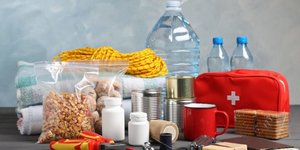 Η Κομισιόν προτρέπει τα νοικοκυριά να ετοιμάσουν κιτ επιβίωσης με τα χρειώδη για 72 ώρες