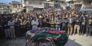 κοσμος νεκροι με κουβερτες 